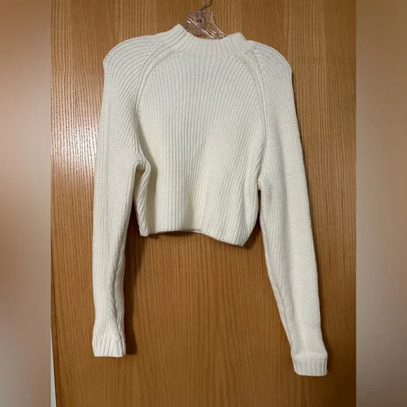 Hollister - White Long Sleeve Sweater - Picture 1 of 3